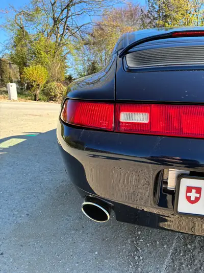 Porsche 911 Targa 993 — Chef-d'œuvre cabriolet des années 90, 286 ch et boîte manuelle — arrière