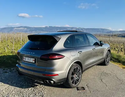 Porsche Cayenne S Diesel — 385 CV, Prestige SUV avec Garantie jusqu'à 2027 — interni