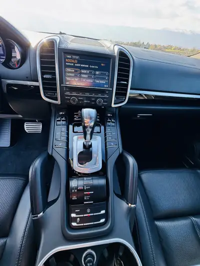 Porsche Cayenne S Diesel — 385 CV, Prestige SUV avec Garantie jusqu'à 2027 — Miniatura 7