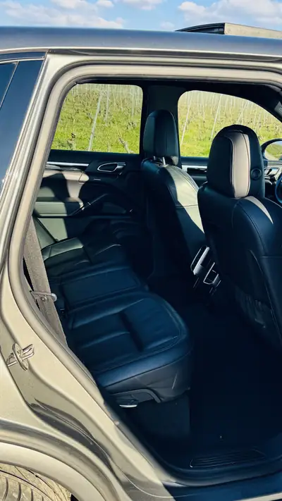 Porsche Cayenne S Diesel — 385 CV, Prestige SUV avec Garantie jusqu'à 2027 — Miniatura 10