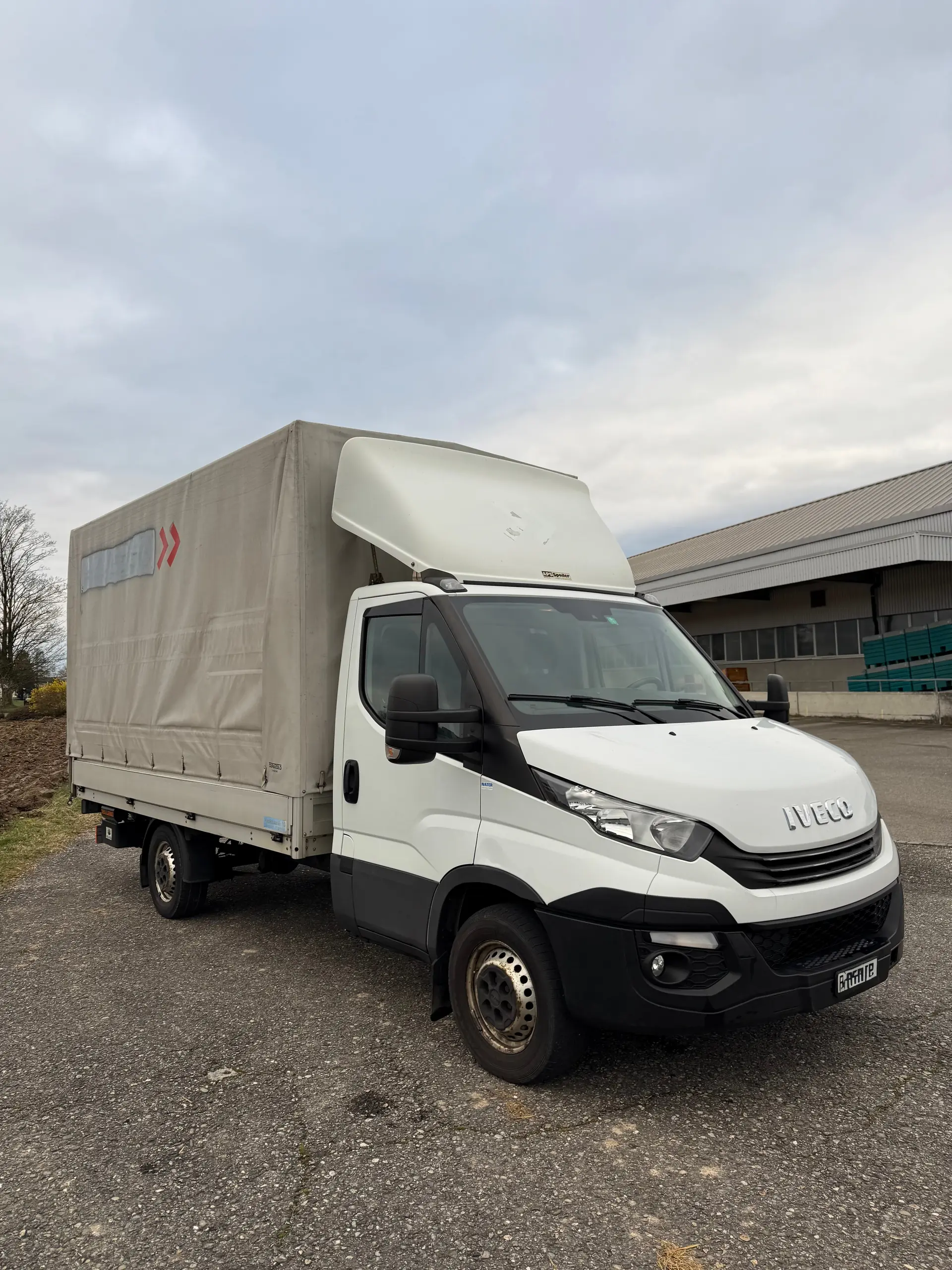 IVECO Daily 35 S 16 A8 — Utilitaire robuste diesel, boîte auto, sans sinistre — Außenansicht