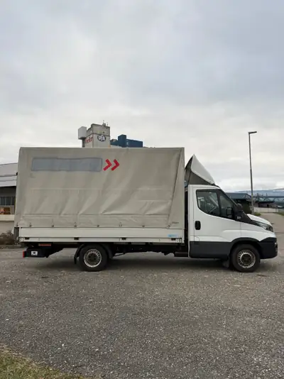 IVECO Daily 35 S 16 A8 — Utilitaire robuste diesel, boîte auto, sans sinistre — Heckansicht