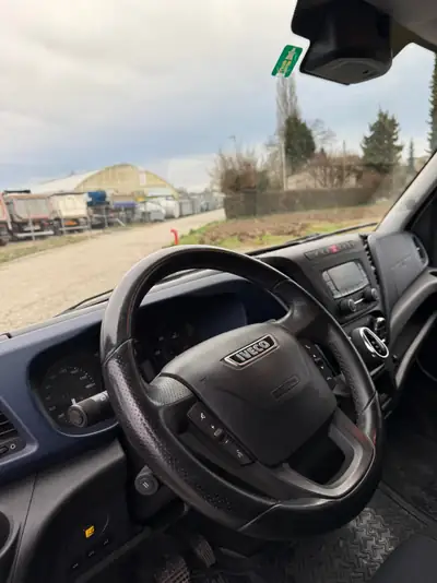IVECO Daily 35 S 16 A8 — Utilitaire robuste diesel, boîte auto, sans sinistre — Detail