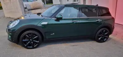 MINI Clubman Cooper S ALL4 — Polyvalence British, transmission automatique intégrale — side view