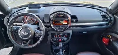 MINI Clubman Cooper S ALL4 — Polyvalence British, transmission automatique intégrale — dashboard