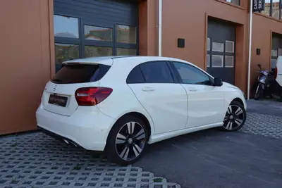Mercedes-Benz A 200 Night Star — Compacte premium, sièges chauffants et jantes 18 pouces — détail