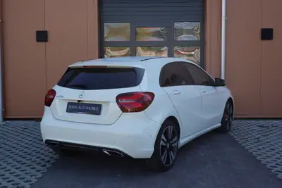 Mercedes-Benz A 200 Night Star — Compacte premium, sièges chauffants et jantes 18 pouces — Miniature 8