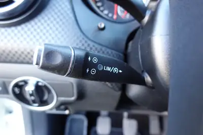 Mercedes-Benz A 200 Night Star — Compacte premium, sièges chauffants et jantes 18 pouces — Miniature 14