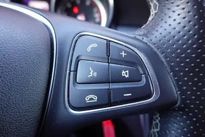 Mercedes-Benz A 200 Night Star — Compacte premium, sièges chauffants et jantes 18 pouces — Miniature 13