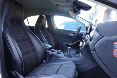 Mercedes-Benz A 200 Night Star — Compacte premium, sièges chauffants et jantes 18 pouces — Miniature 23