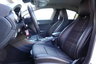 Mercedes-Benz A 200 Night Star — Compacte premium, sièges chauffants et jantes 18 pouces — Miniature 22