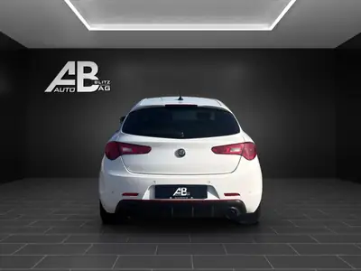 Alfa Romeo Giulietta 2.0 JTDM Veloce TCT — Diesel performant, état impeccable, services à jour — intérieur