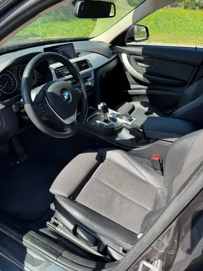 BMW 330i xDrive Steptronic — Berline sportive, traction intégrale, 218'000 km — Innenraum