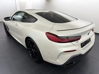 BMW M850i xDrive 2023 — Coupé sportif haute performance, 8300 km seulement — side view