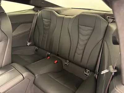 BMW M850i xDrive 2023 — Coupé sportif haute performance, 8300 km seulement — detail
