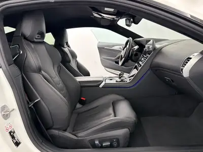 BMW M850i xDrive 2023 — Coupé sportif haute performance, 8300 km seulement — Thumbnail 8