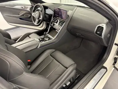 BMW M850i xDrive 2023 — Coupé sportif haute performance, 8300 km seulement — Thumbnail 9
