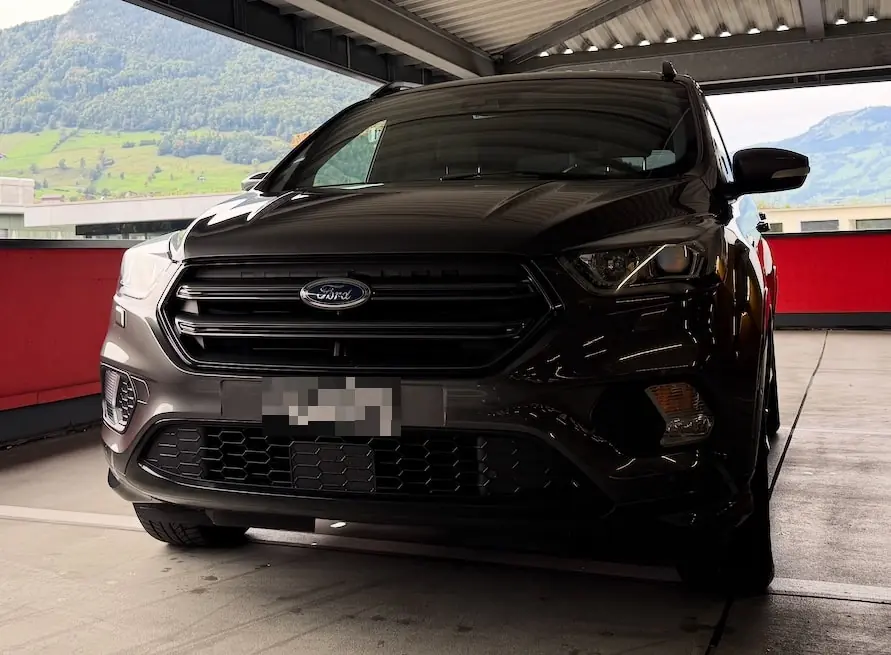 Ford Kuga 2.0 TDCi ST Line 4WD — SUV diesel robuste, 4 roues motrices et équipement premium — vue extérieure