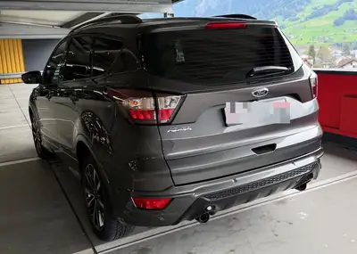 Ford Kuga 2.0 TDCi ST Line 4WD — SUV diesel robuste, 4 roues motrices et équipement premium — intérieur
