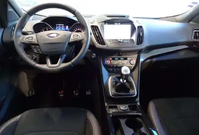 Ford Kuga 2.0 TDCi ST Line 4WD — SUV diesel robuste, 4 roues motrices et équipement premium — Miniature 9