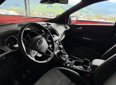 Ford Kuga 2.0 TDCi ST Line 4WD — SUV diesel robuste, 4 roues motrices et équipement premium — Miniature 7