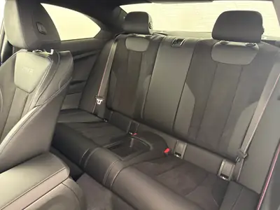 BMW M2 Steptronic 2025 — Coupé sportif haute performance, 5100 km seulement — detail