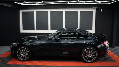 Mercedes-AMG GT Coupé — V8 Biturbo 462 ch, très faible kilométrage et intérieur carbone — intérieur