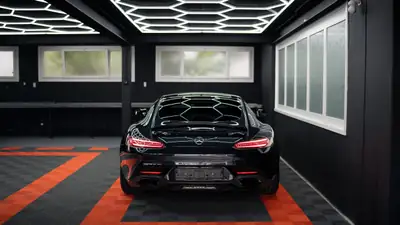 Mercedes-AMG GT Coupé — V8 Biturbo 462 ch, très faible kilométrage et intérieur carbone — détail