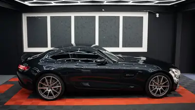 Mercedes-AMG GT Coupé — V8 Biturbo 462 ch, très faible kilométrage et intérieur carbone — Miniature 8
