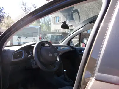 Citroën C3 2013 — Citadine fiable, diesel économe, 4 pneus neufs — tableau de bord