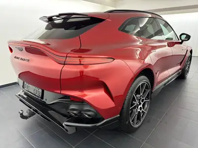 Aston Martin DBX 707 — Le SUV haute performance british, 5900 km seulement — rear view