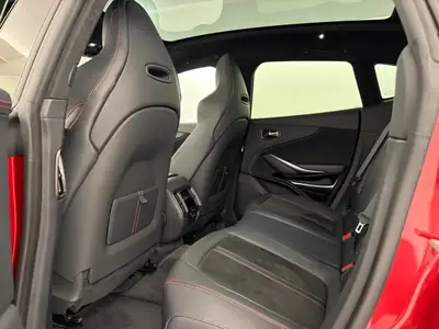 Aston Martin DBX 707 — Le SUV haute performance british, 5900 km seulement — detail