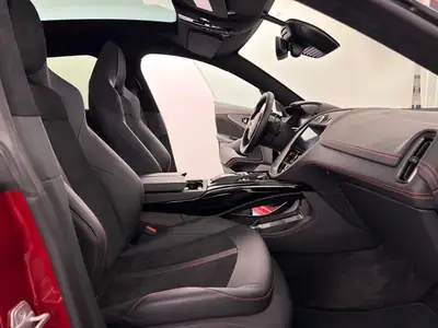 Aston Martin DBX 707 — Le SUV haute performance british, 5900 km seulement — Thumbnail 13