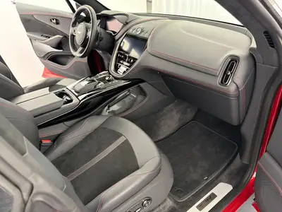 Aston Martin DBX 707 — Le SUV haute performance british, 5900 km seulement — Thumbnail 14