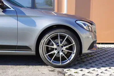 Mercedes-Benz C 220 BlueTEC AMG Line — Break diesel, pack sport et roues 19 pouces — tableau de bord