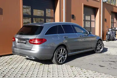 Mercedes-Benz C 220 BlueTEC AMG Line — Break diesel, pack sport et roues 19 pouces — détail