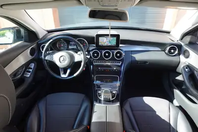 Mercedes-Benz C 220 BlueTEC AMG Line — Break diesel, pack sport et roues 19 pouces — Miniature 11