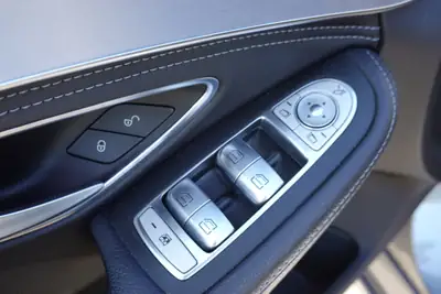 Mercedes-Benz C 220 BlueTEC AMG Line — Break diesel, pack sport et roues 19 pouces — Miniature 13