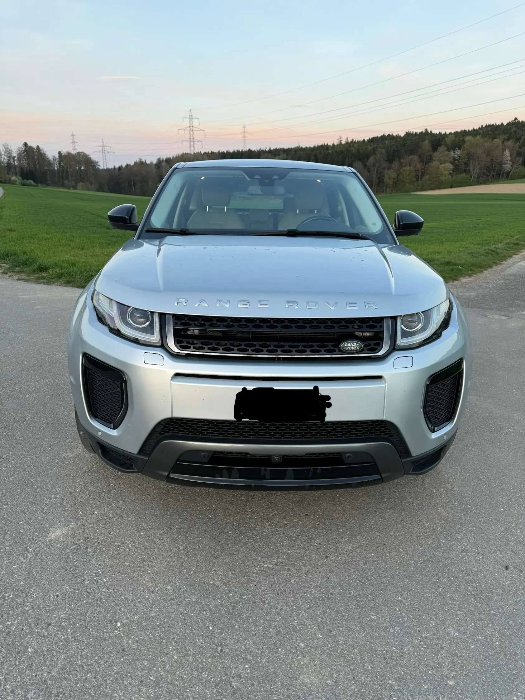 Range Rover Evoque 2.0 Si4 SE — Luxe compact, transmission intégrale et design premium