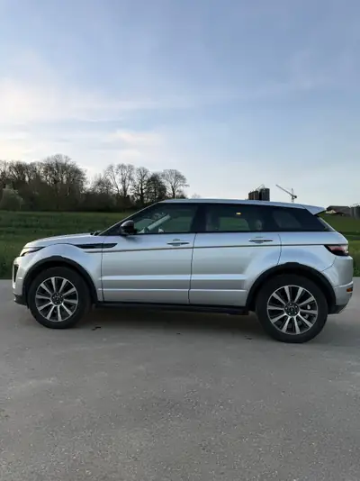 Range Rover Evoque 2.0 Si4 SE — Luxe compact, transmission intégrale et design premium — arrière