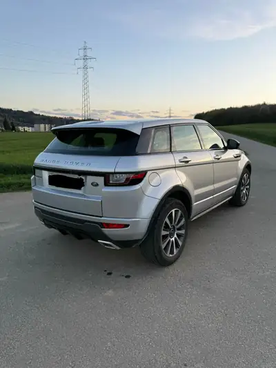 Range Rover Evoque 2.0 Si4 SE — Luxe compact, transmission intégrale et design premium — tableau de bord