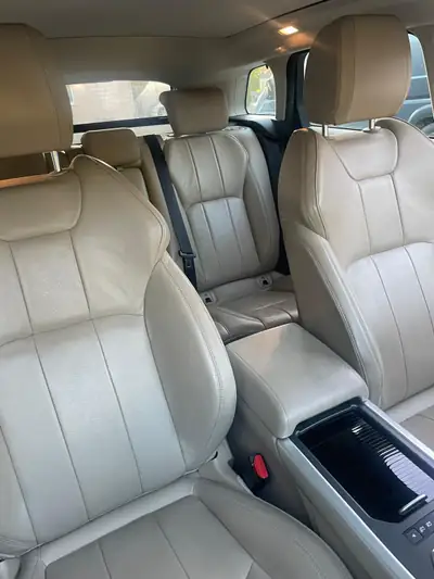 Range Rover Evoque 2.0 Si4 SE — Luxe compact, transmission intégrale et design premium — Miniature 7
