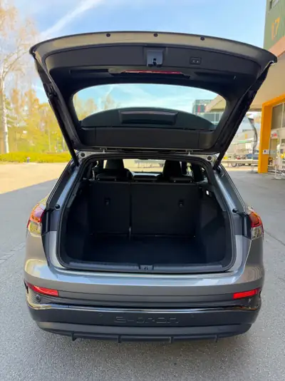 Audi Q4 e-tron 40 — SUV électrique performant, 42 000 km seulement — interior