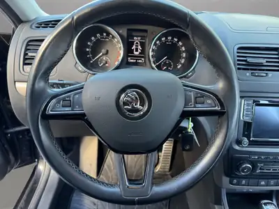 Skoda Yeti 2.0 TDI Ambition 4x4 — SUV compact robuste, 4 roues motrices, sans accidents — Miniature 10