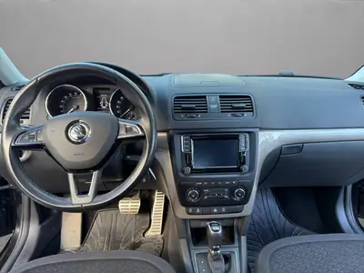 Skoda Yeti 2.0 TDI Ambition 4x4 — SUV compact robuste, 4 roues motrices, sans accidents — Miniature 14