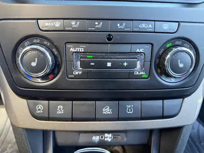 Skoda Yeti 2.0 TDI Ambition 4x4 — SUV compact robuste, 4 roues motrices, sans accidents — Miniature 16