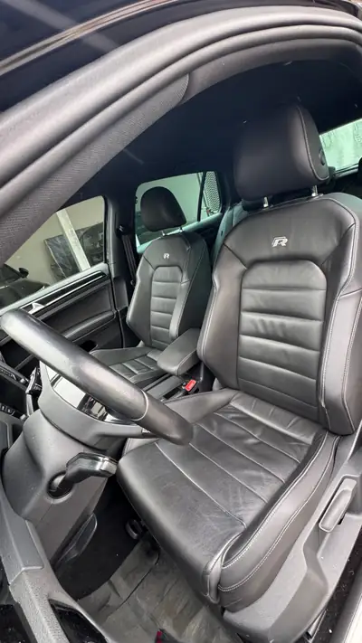VW Golf 2.0 TSI R 4Motion — 301 ch, transmission manuelle, toutes-routes — tableau de bord