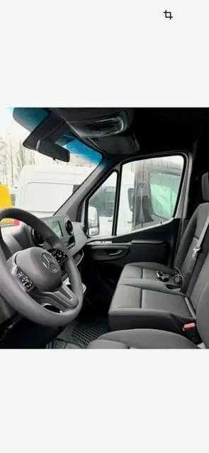 Mercedes-Benz Sprinter 319 CDI — Utilitaire robuste, moteur efficient et 13 500 km seulement — side view