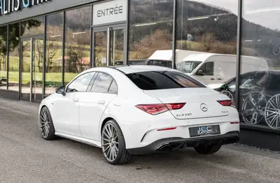 Mercedes-Benz CLA 250 AMG Line 4Matic — Élégance berline et traction intégrale — interior