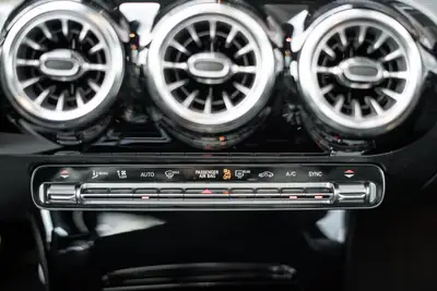 Mercedes-Benz CLA 250 AMG Line 4Matic — Élégance berline et traction intégrale — Thumbnail 15